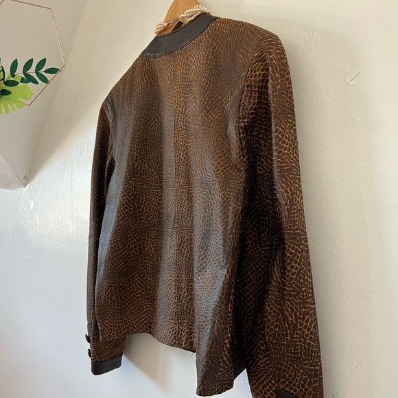 VINTAGE 90s leather CHANEL style matching jacket/skirt sz 36 Small snake print - Picture 6 of 13